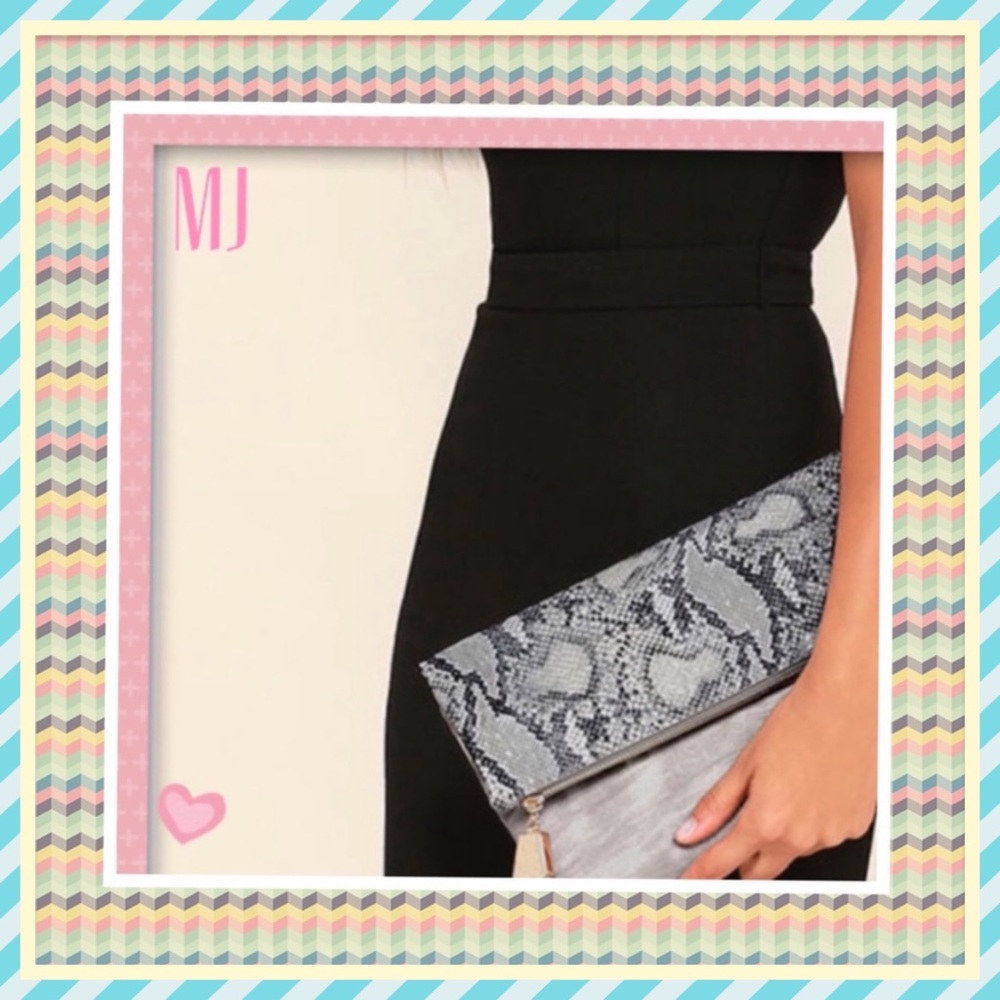 🎀New Grey Snake Clutch🎀